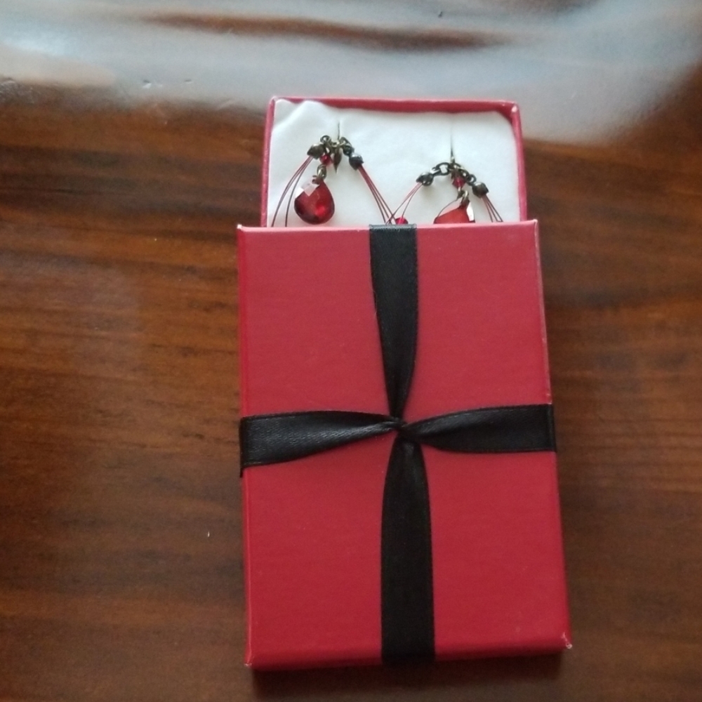 Earrings - Picture 2 of 3